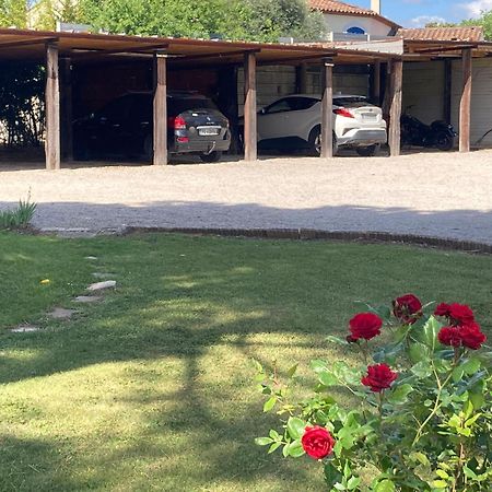 Les Bougainvillees De Camargue Villetelle Exterior foto