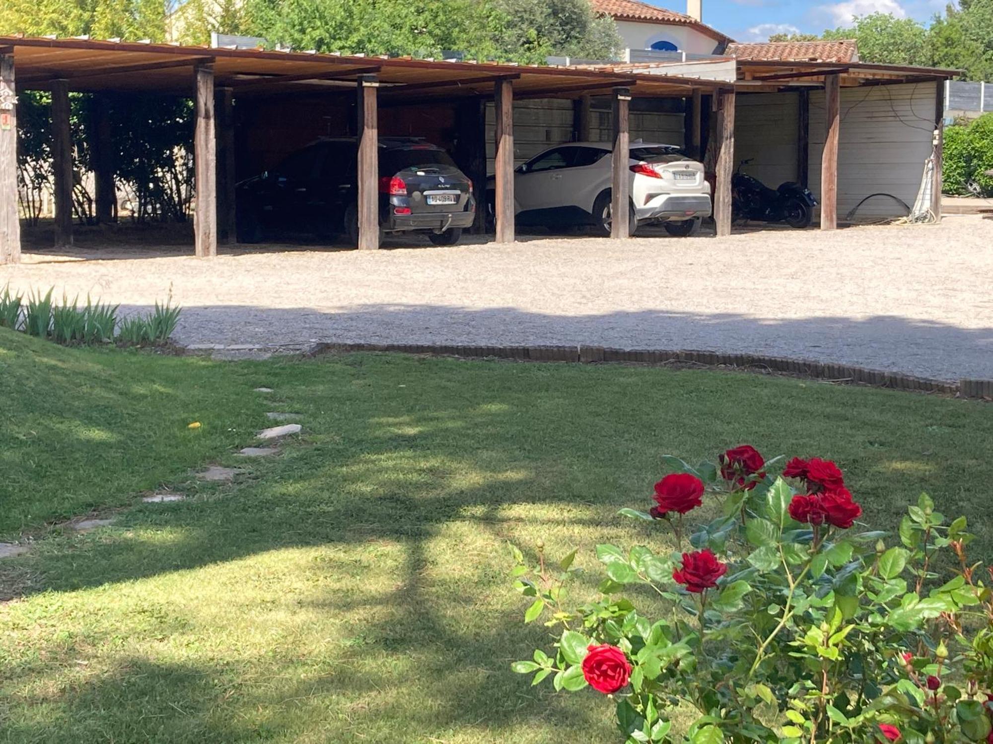 Les Bougainvillees De Camargue Villetelle Exterior foto