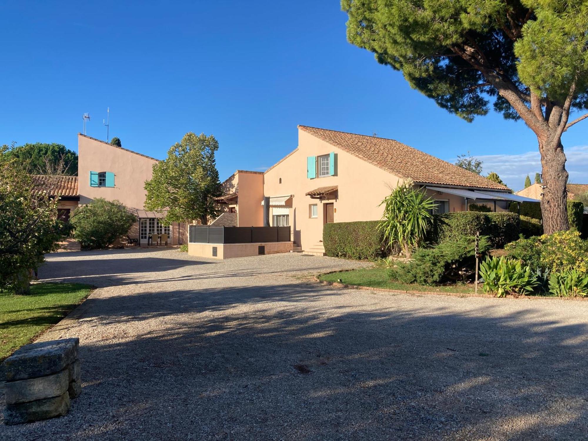 Les Bougainvillees De Camargue Villetelle Exterior foto