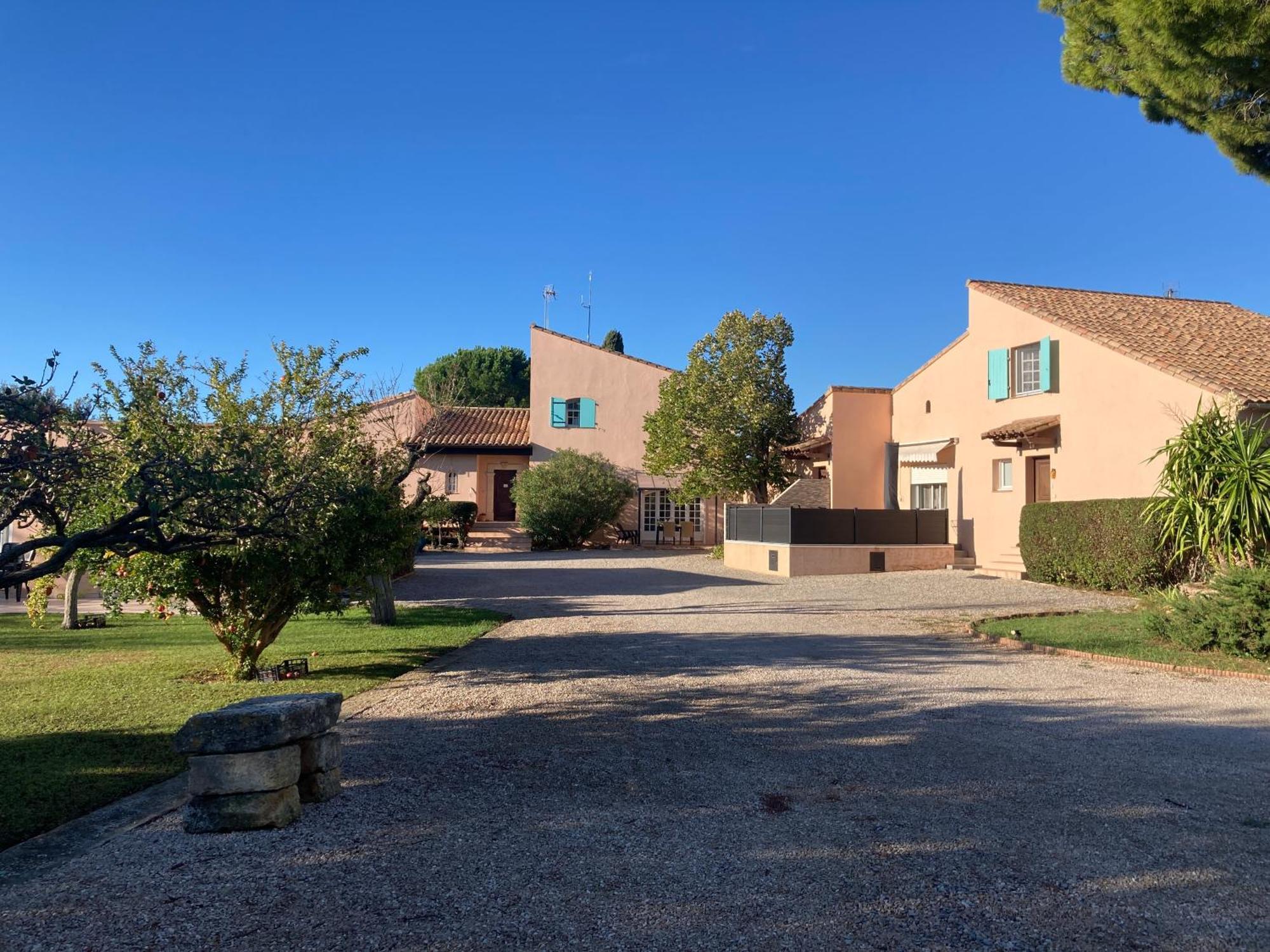 Les Bougainvillees De Camargue Villetelle Exterior foto